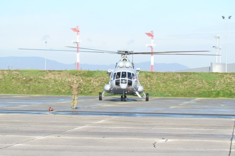 Slika /Službene fotografije Vlada RH/Općenito - grafovi, sastanci, potpisivanja ugovora, dokumenti/helikopter.JPG
